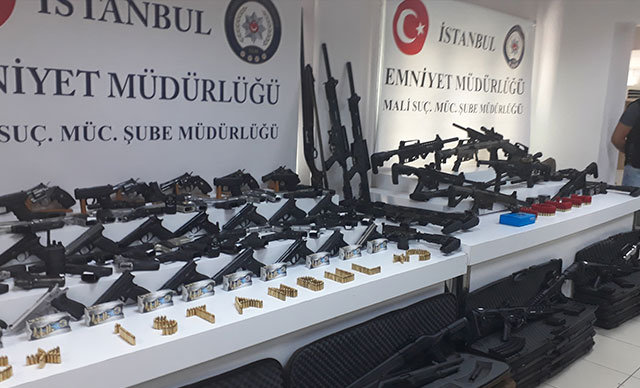 Adnan Oktarın evi arsenal imiş - FOTO